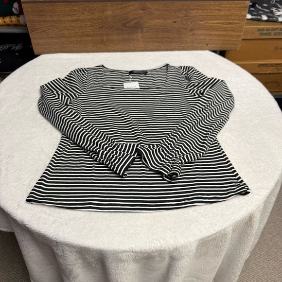 Zesica size small NWT Striped Black and White Women's Top - Picture 2 of 9